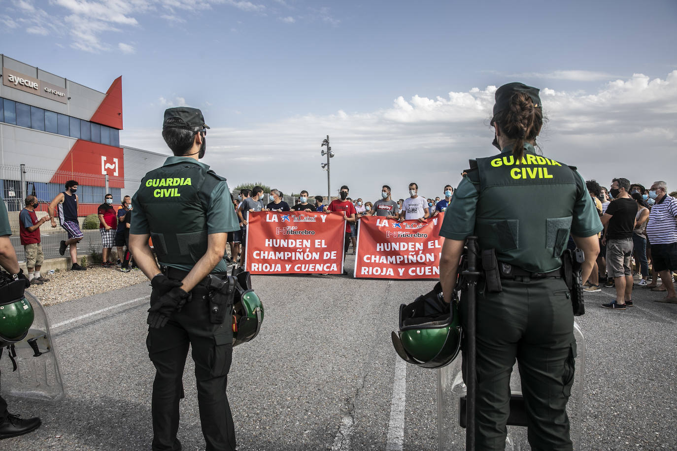 Este jueves más de doscientas cincuenta personas se han concentrado frente a las instalaciones de grupo Riberebro