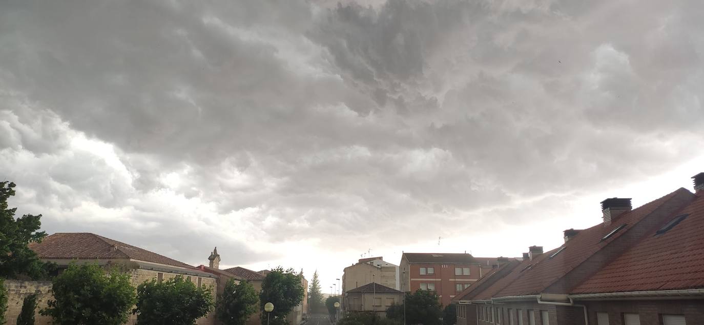 Los efectos de la tormenta se dejan ver en las calles de la ciudad