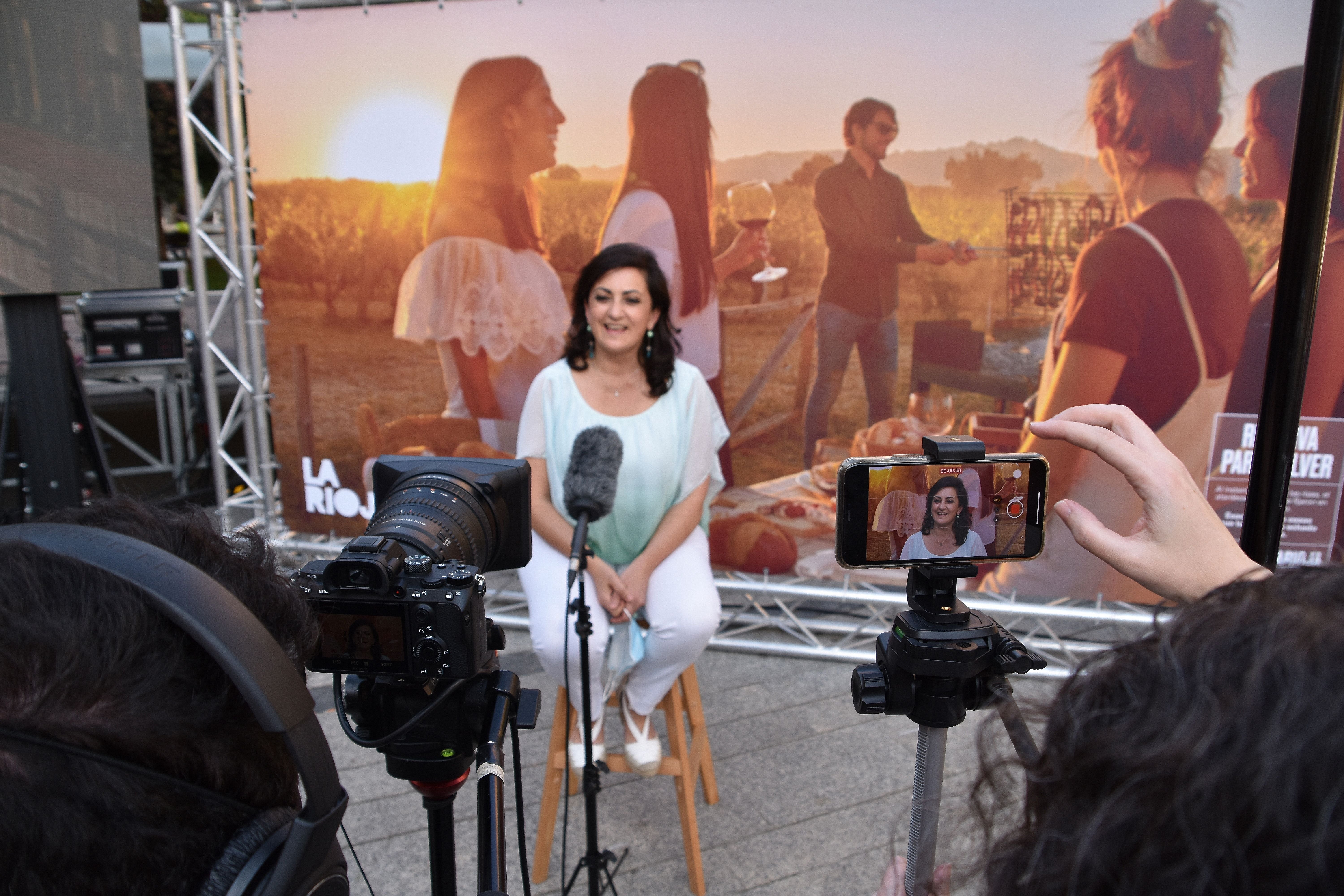 El actor Nacho Guerreros no ha dudado en ir a contar las maravillas de su localidad para apoyar el turismo riojano