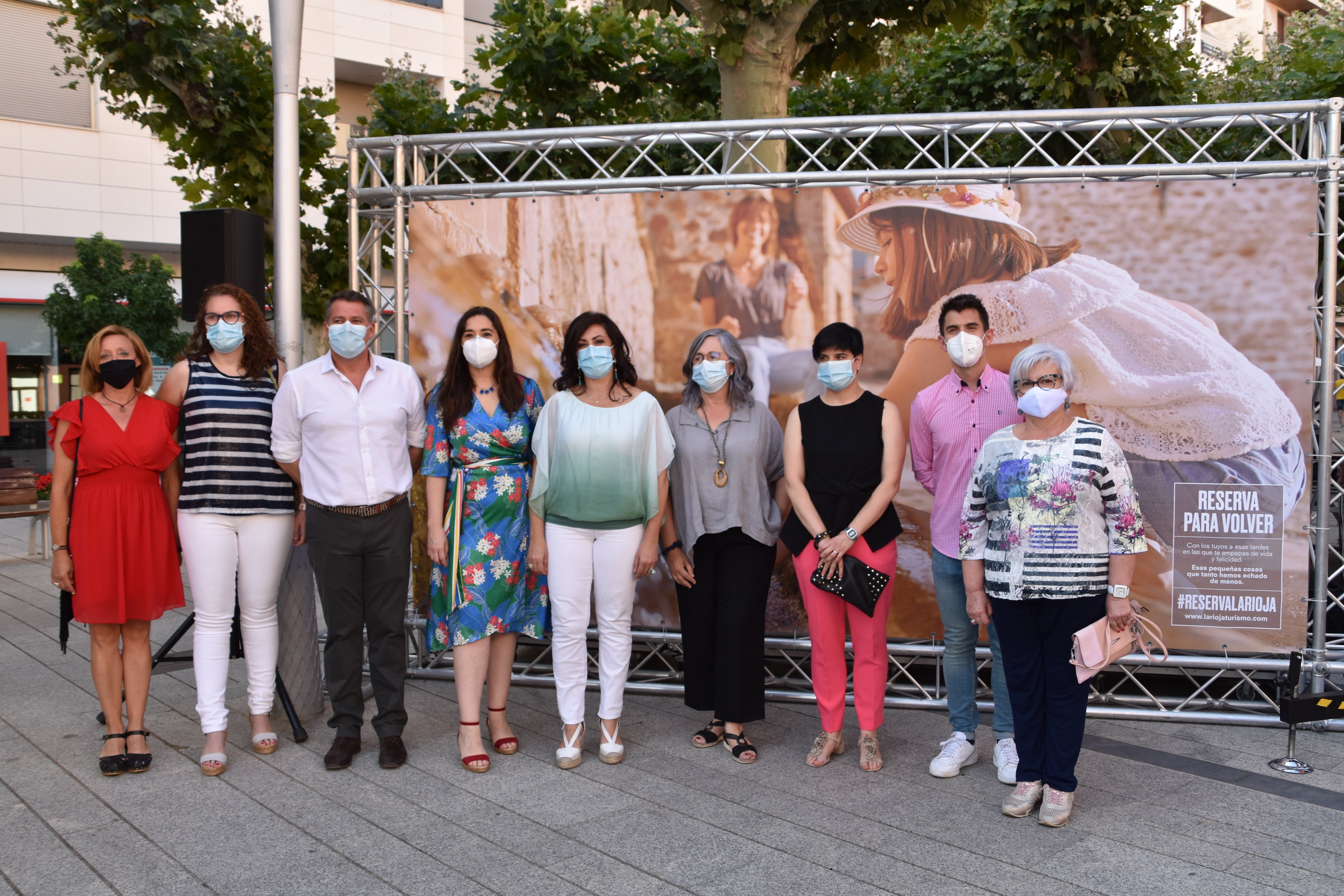 El actor Nacho Guerreros no ha dudado en ir a contar las maravillas de su localidad para apoyar el turismo riojano
