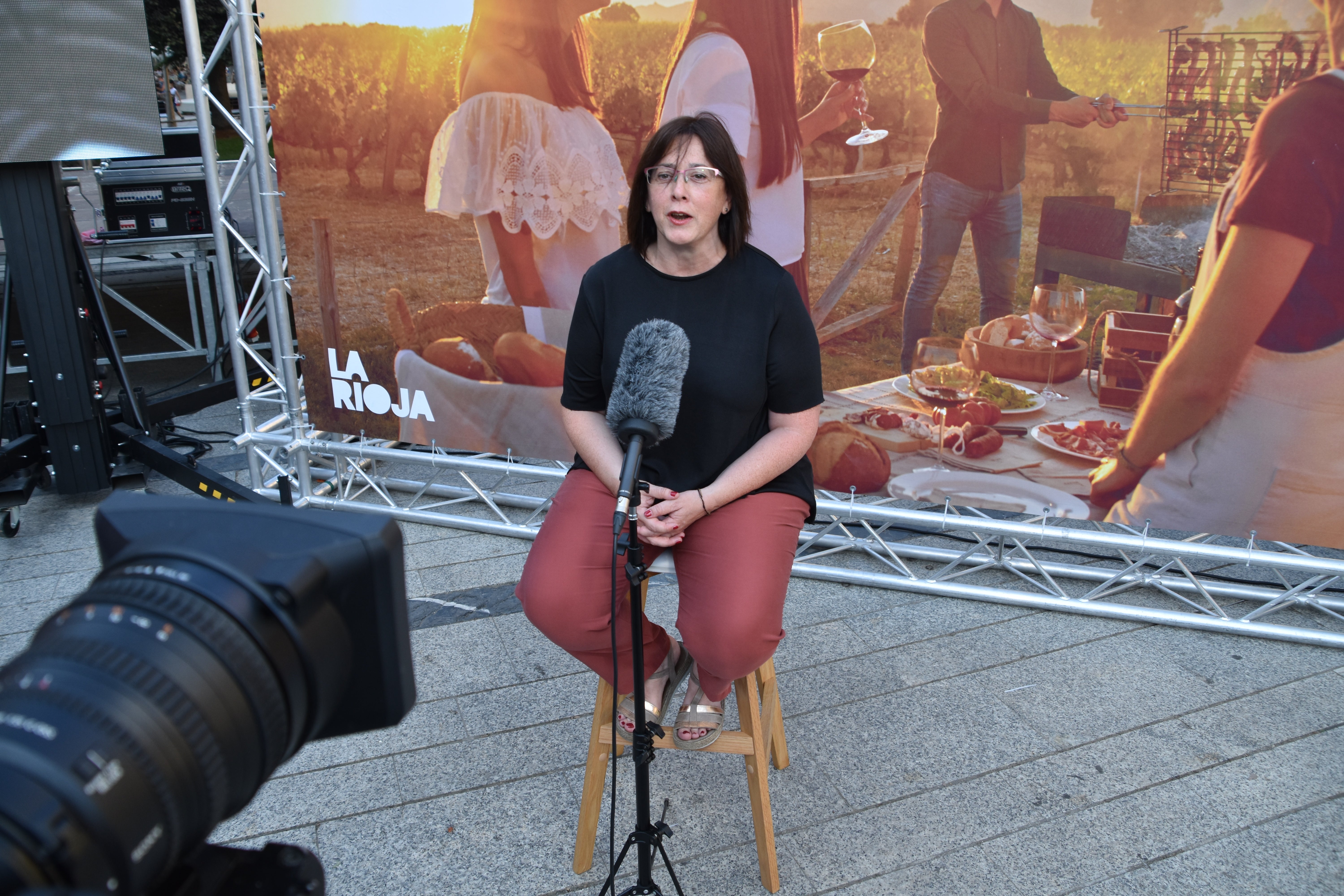 El actor Nacho Guerreros no ha dudado en ir a contar las maravillas de su localidad para apoyar el turismo riojano