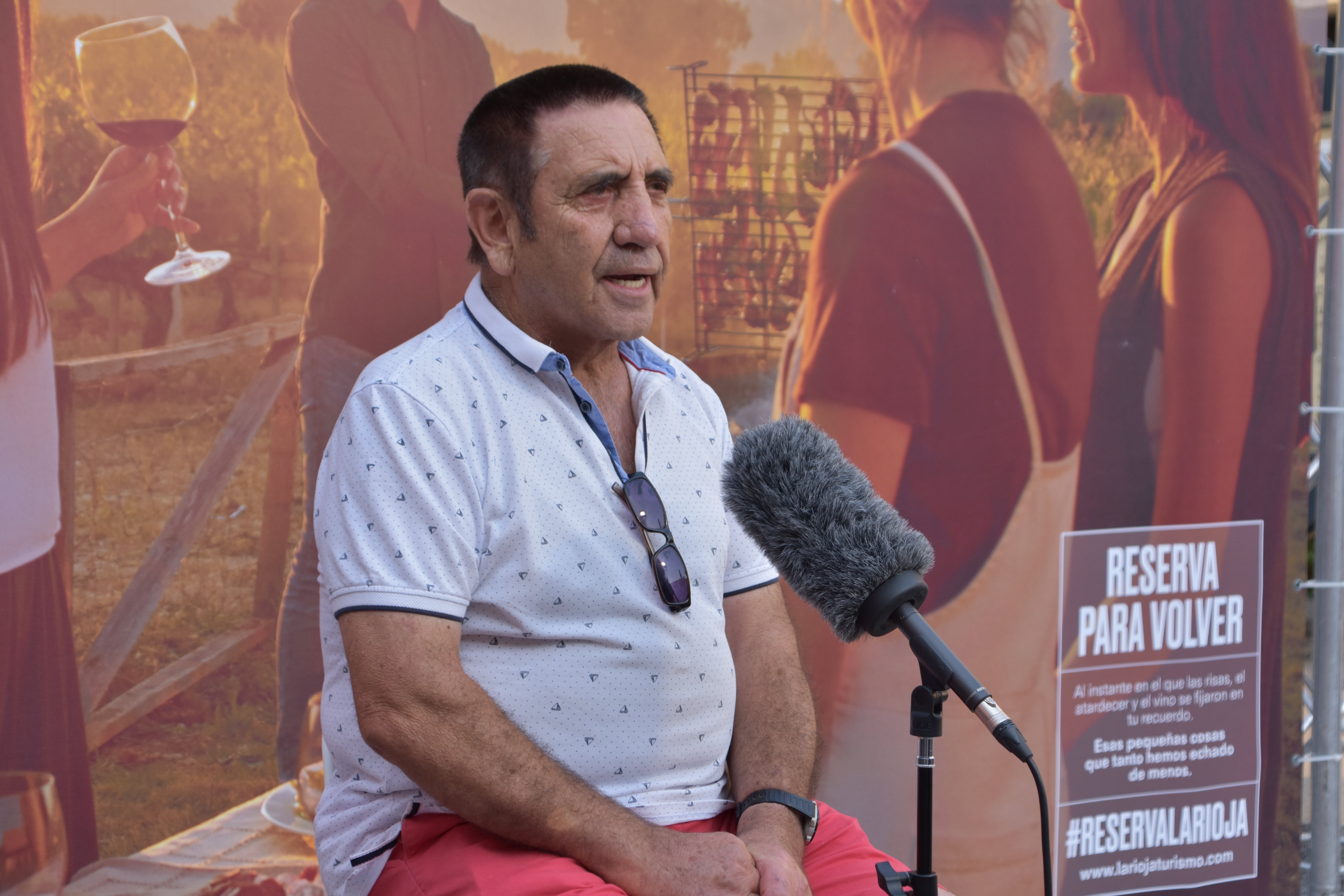 El actor Nacho Guerreros no ha dudado en ir a contar las maravillas de su localidad para apoyar el turismo riojano