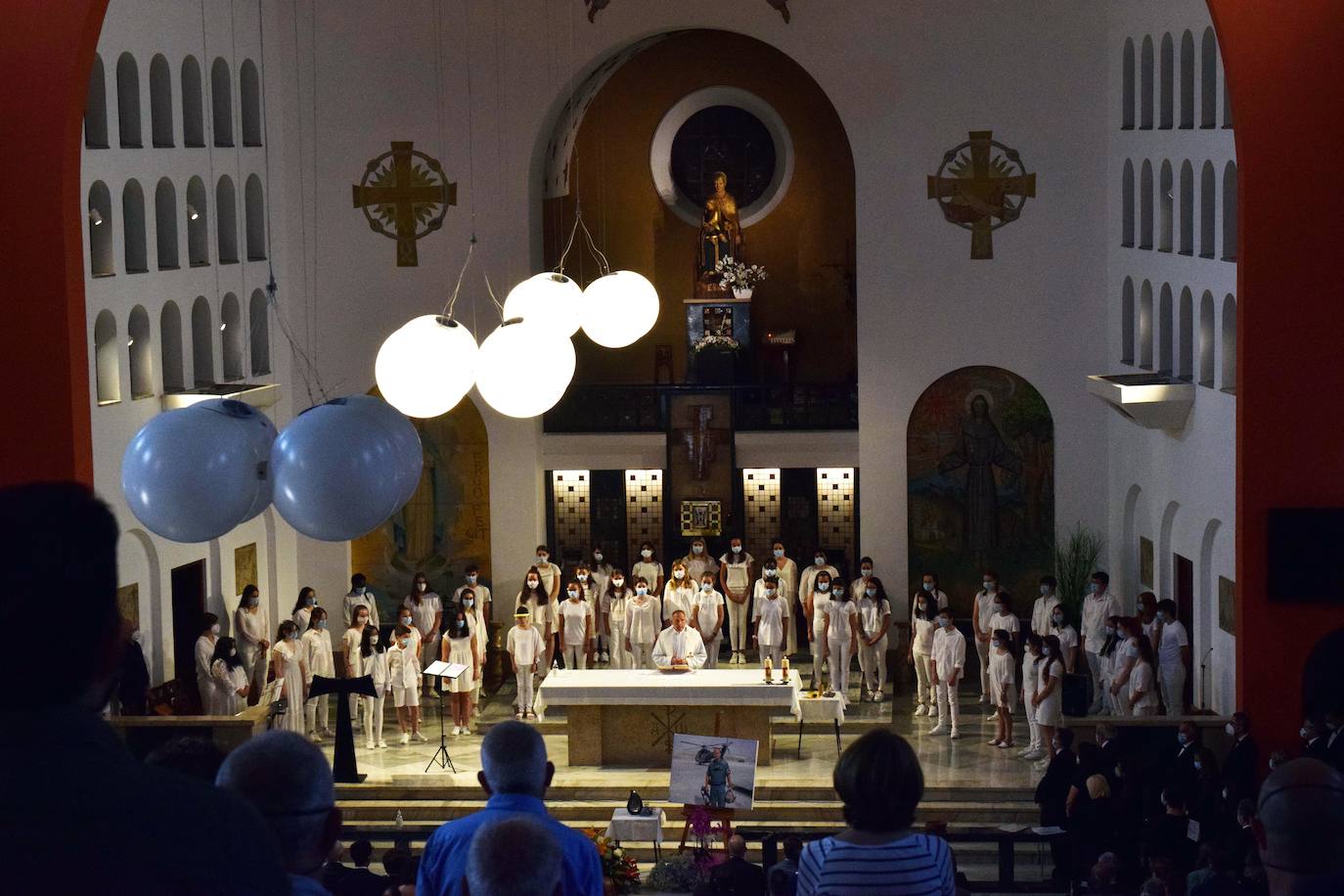 El emotivo funeral por el jefe de los GAR se ha celebrado en la iglesia de Nuestra señora de Valvanera, en Logroño