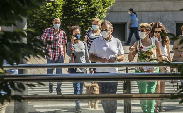 No se líe: solo se librará de la mascarilla en casa y si no tiene invitados a comer