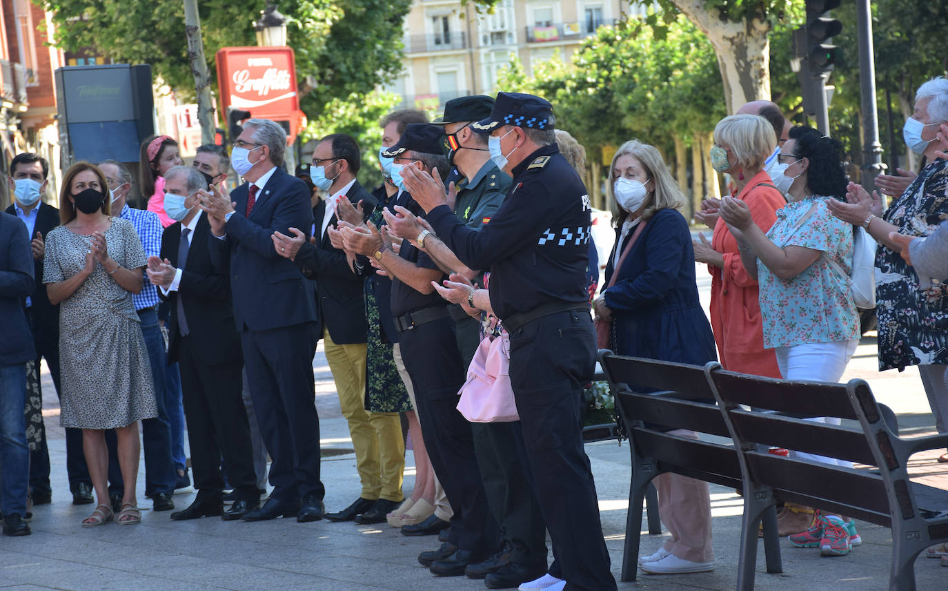 El paseo de El Espolón ha acogido el acto conmemorativo del aniversario del asesinato del concejal popular de Ermua