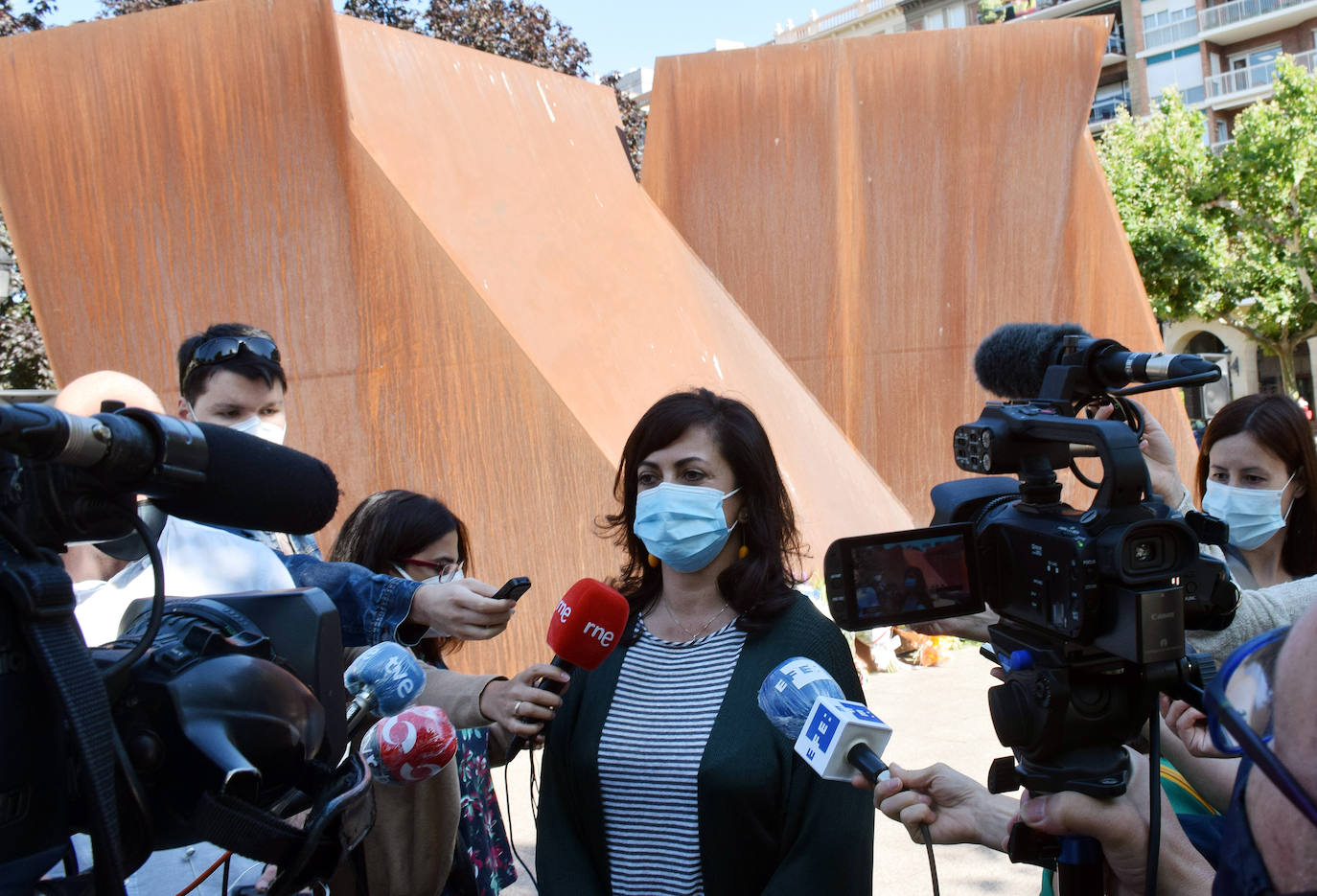 El paseo de El Espolón ha acogido el acto conmemorativo del aniversario del asesinato del concejal popular de Ermua