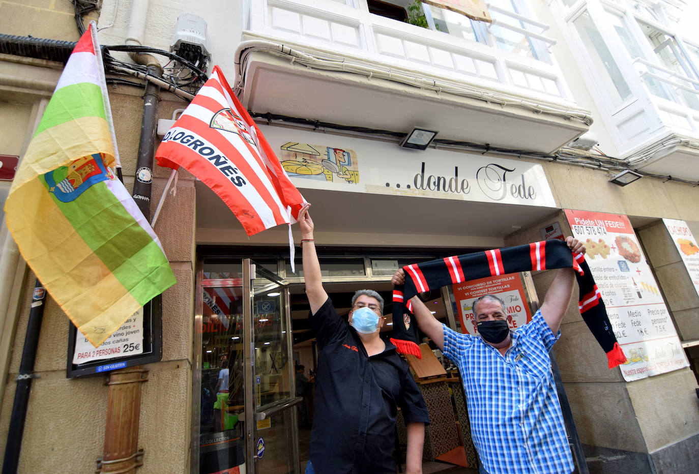 Fotos: Logroño se viste de blanco y rojo pana animar a la UDL