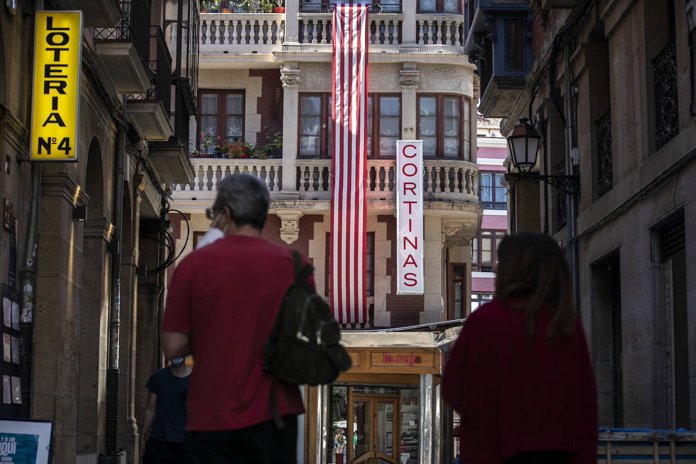 Fotos: Logroño se viste de blanco y rojo pana animar a la UDL