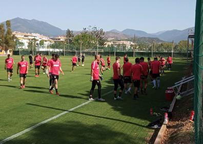 Imagen secundaria 1 - Entrenamiento de la UDL en Marbella. 