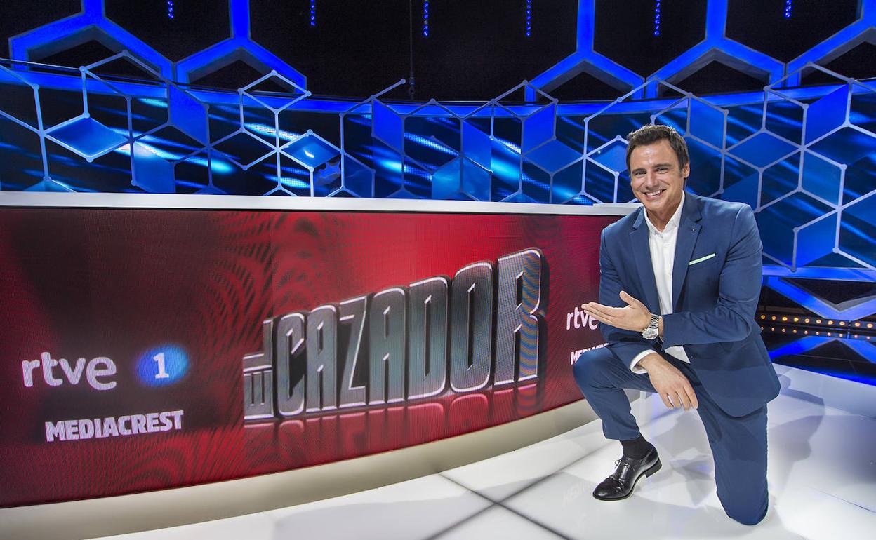 Ion Aramendi en el plató de 'El cazador', programa de TVE.