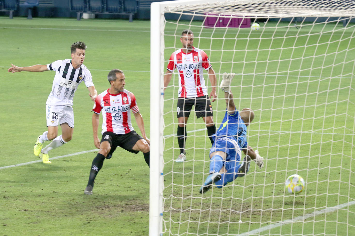 Los de Sergio Rodríguez ascienden a Segunda División tras superar al Castellón en la tanda de penaltis