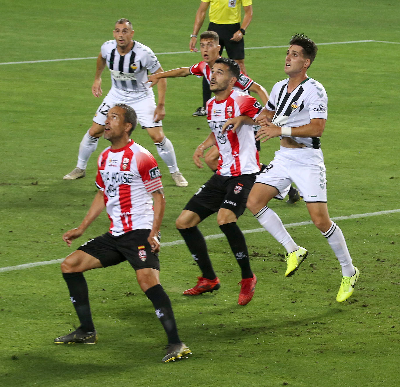 Los de Sergio Rodríguez ascienden a Segunda División tras superar al Castellón en la tanda de penaltis