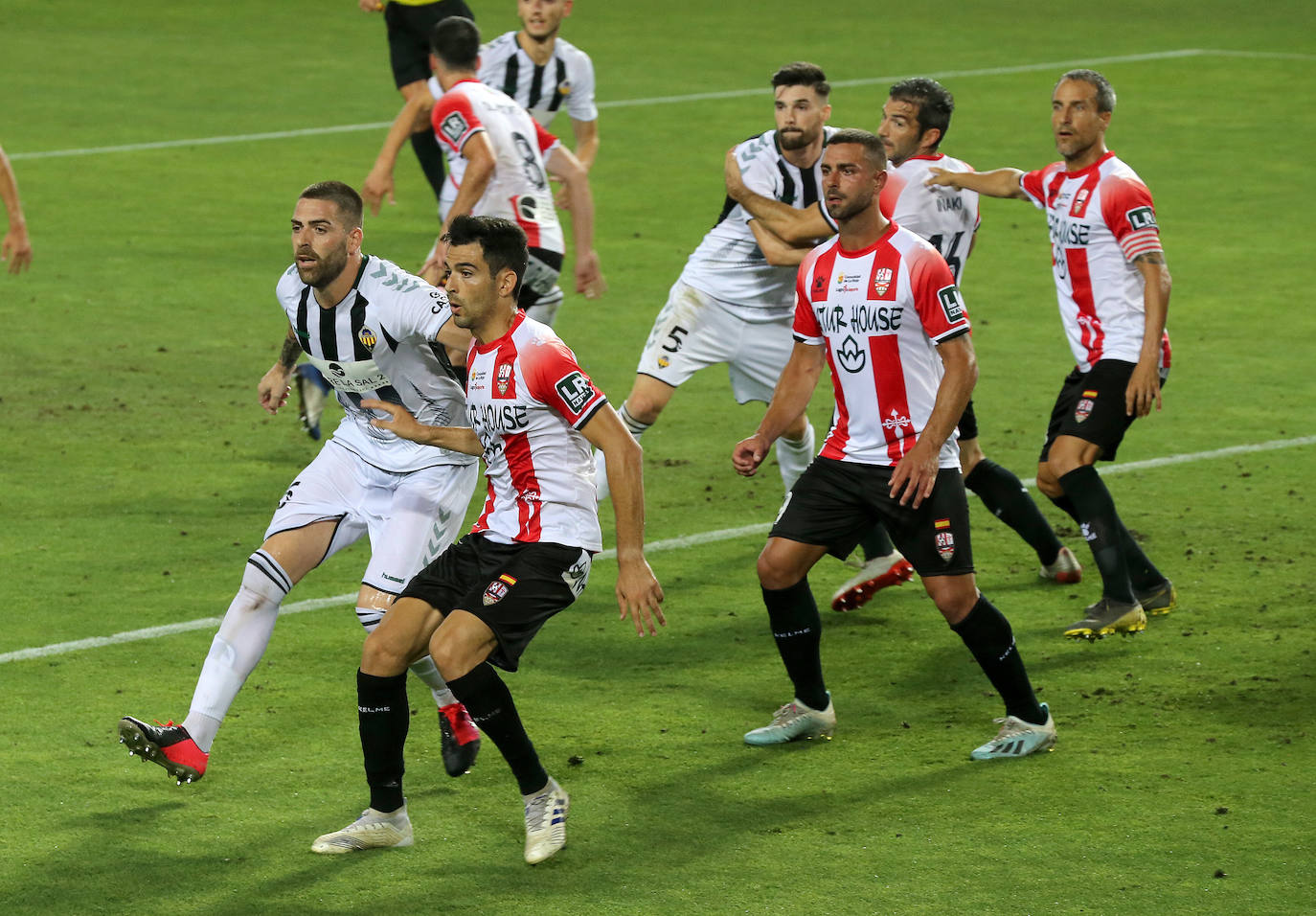 Los de Sergio Rodríguez ascienden a Segunda División tras superar al Castellón en la tanda de penaltis