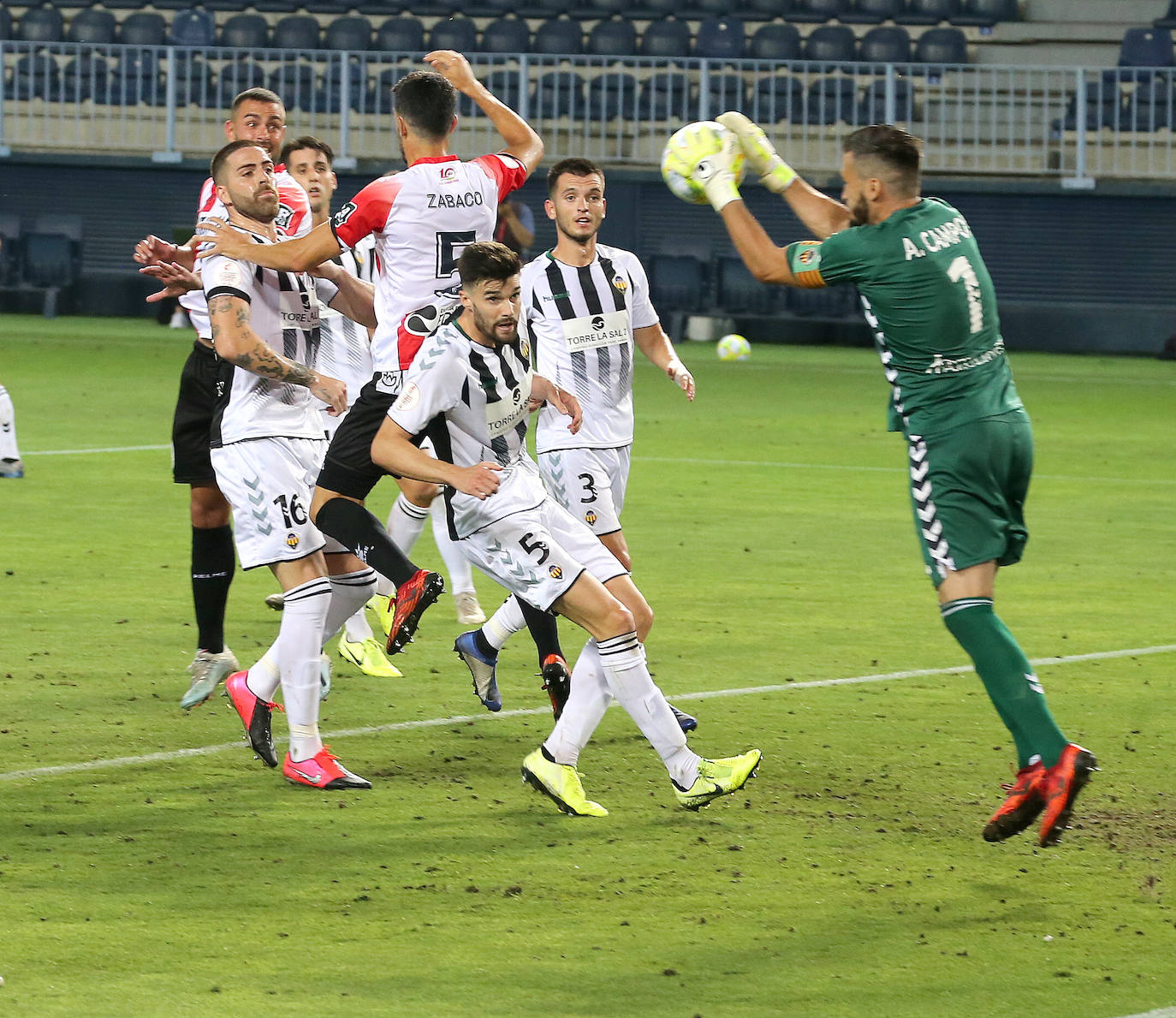 Los de Sergio Rodríguez ascienden a Segunda División tras superar al Castellón en la tanda de penaltis