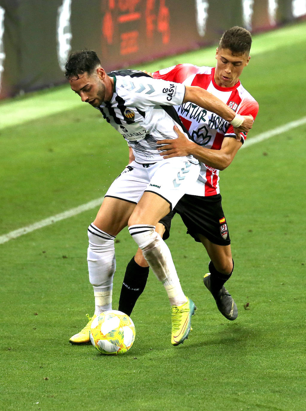 Los de Sergio Rodríguez ascienden a Segunda División tras superar al Castellón en la tanda de penaltis