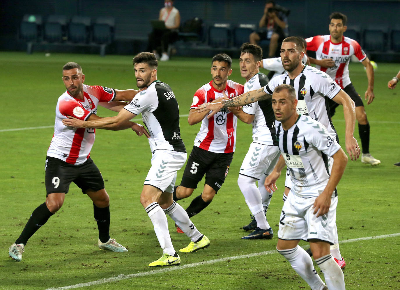 Los de Sergio Rodríguez ascienden a Segunda División tras superar al Castellón en la tanda de penaltis