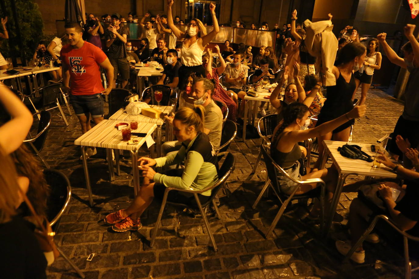 Fotos: Los penaltis, en la calle: agonía y delirio