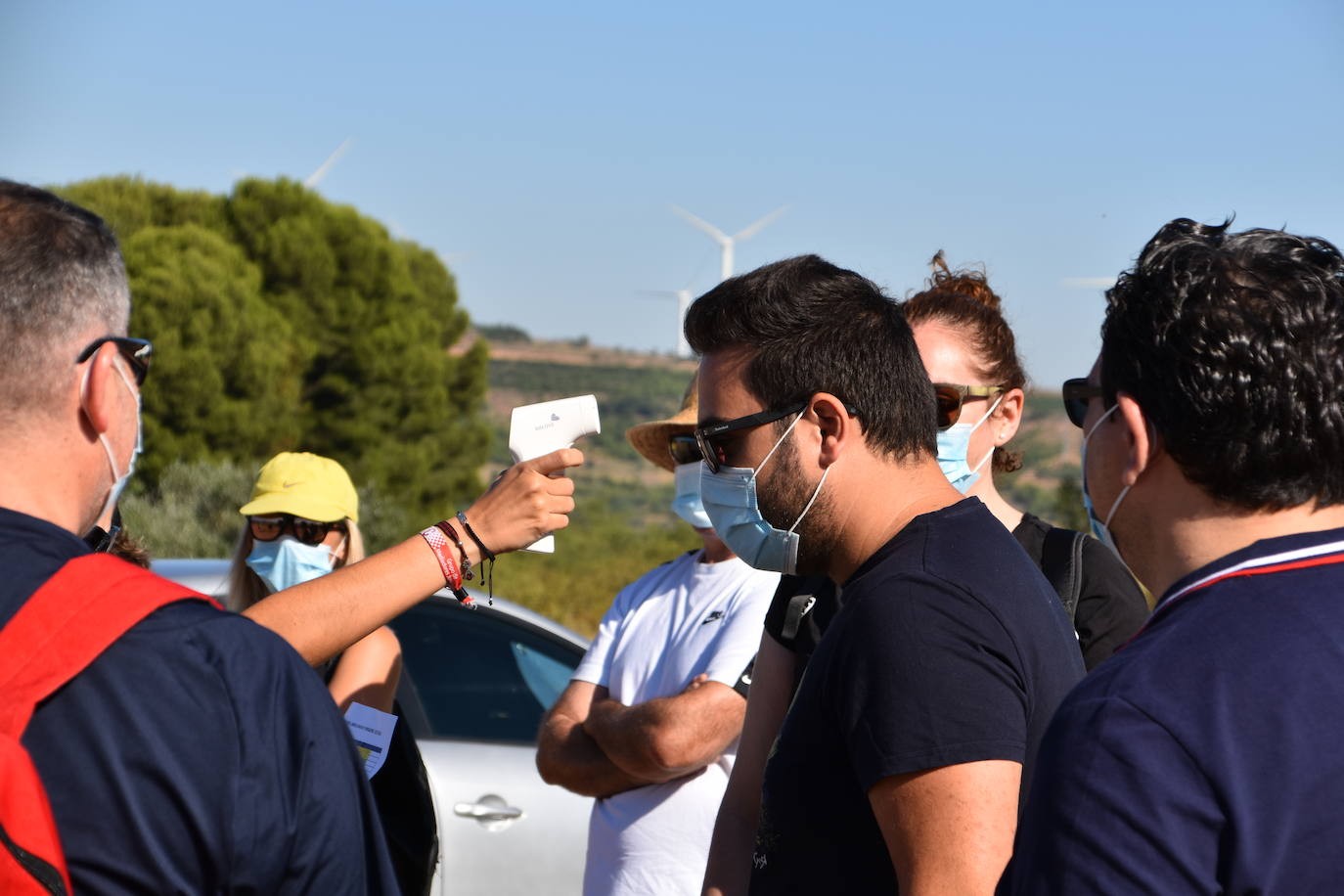 El Consejo de la Juventud de Calahorra organizó ayer el 'Reto verde' para limpiar el entorno del pantano del Perdiguero