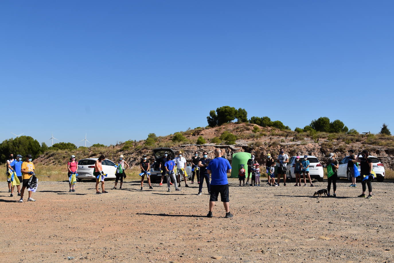 El Consejo de la Juventud de Calahorra organizó ayer el 'Reto verde' para limpiar el entorno del pantano del Perdiguero