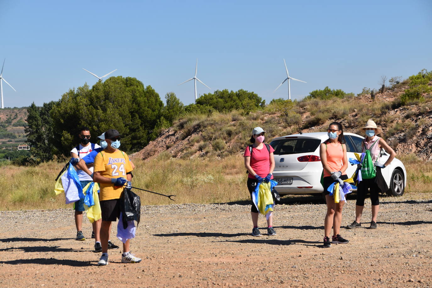 El Consejo de la Juventud de Calahorra organizó ayer el 'Reto verde' para limpiar el entorno del pantano del Perdiguero