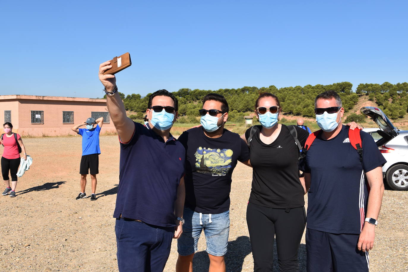 El Consejo de la Juventud de Calahorra organizó ayer el 'Reto verde' para limpiar el entorno del pantano del Perdiguero