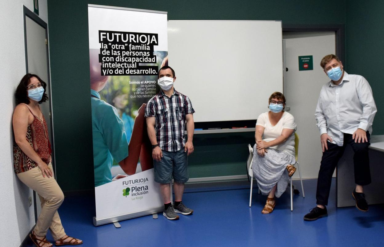 Pilar Molina, Enrique, Lucía y Jorge Ortega, parte de la familia de Futurioja'. 