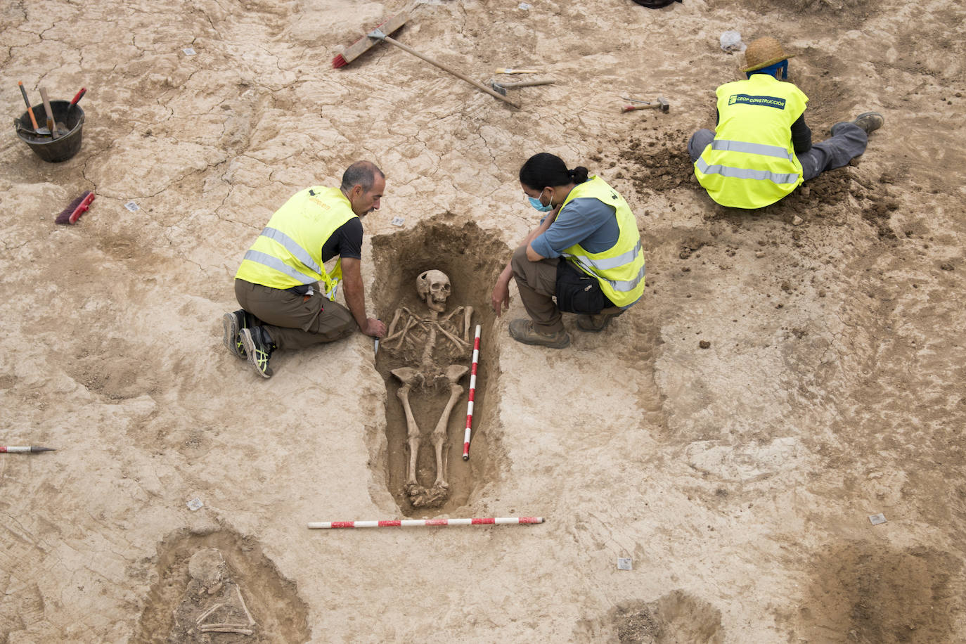 El origen de este hallazgo son los trabajos arqueológicos previos al desdoblamiento de la carretera N-120