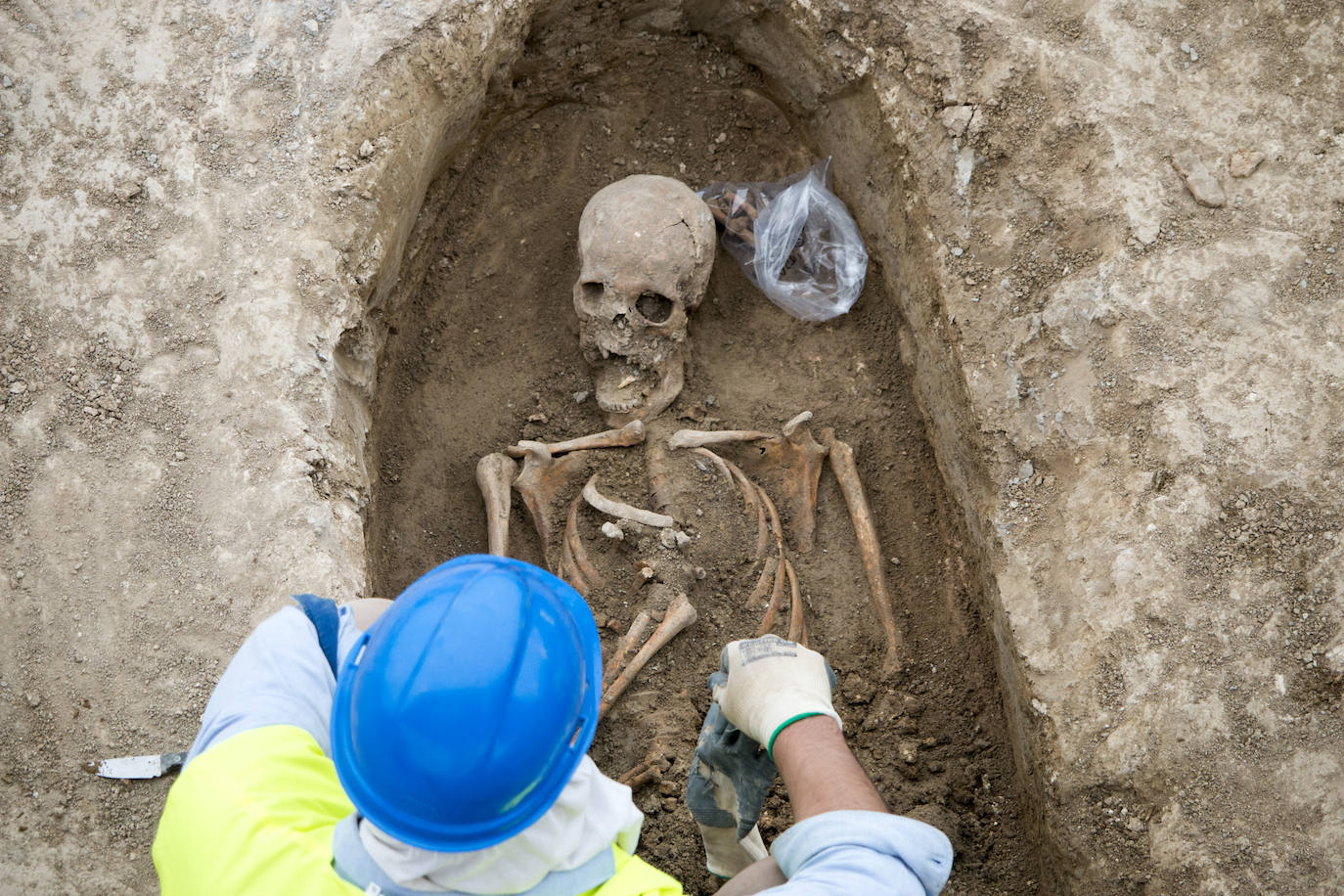 El origen de este hallazgo son los trabajos arqueológicos previos al desdoblamiento de la carretera N-120