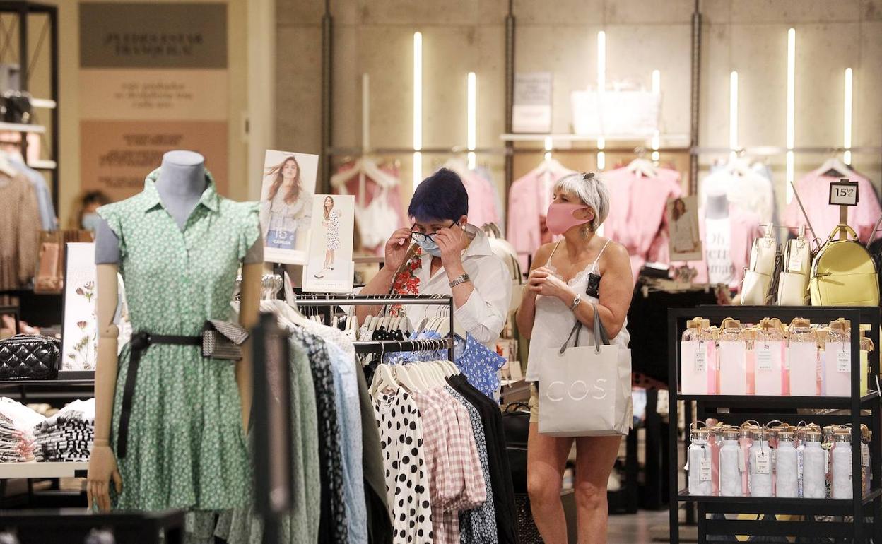 Mujeres de compras 