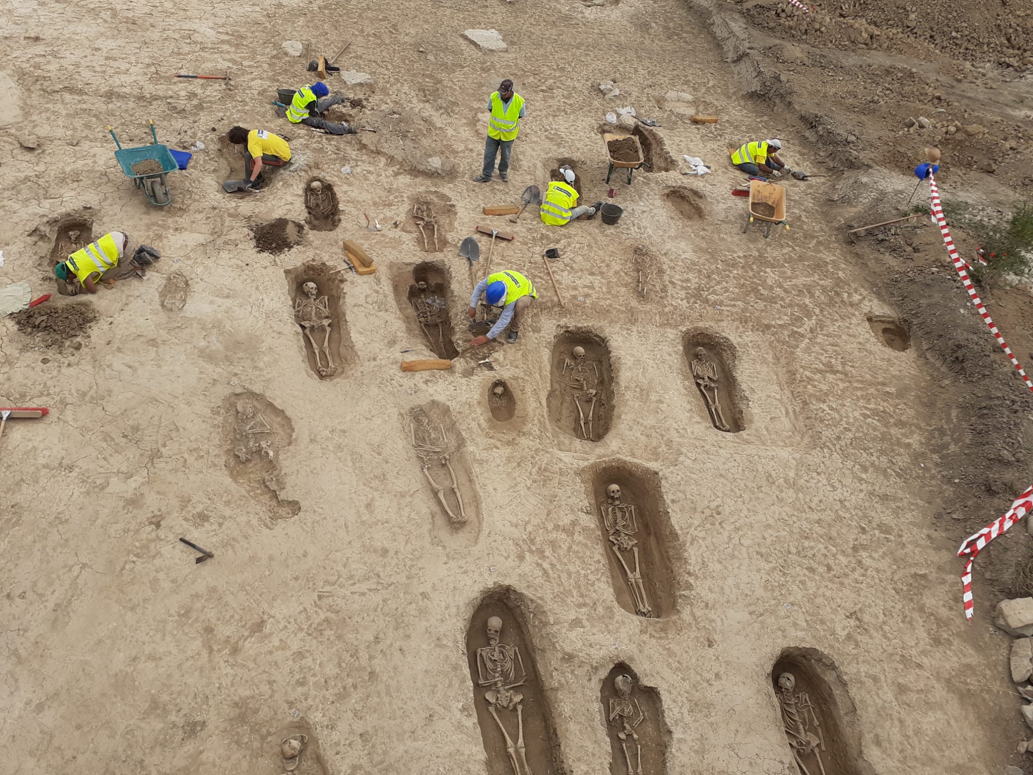 El origen de este hallazgo son los trabajos arqueológicos previos al desdoblamiento de la carretera N-120