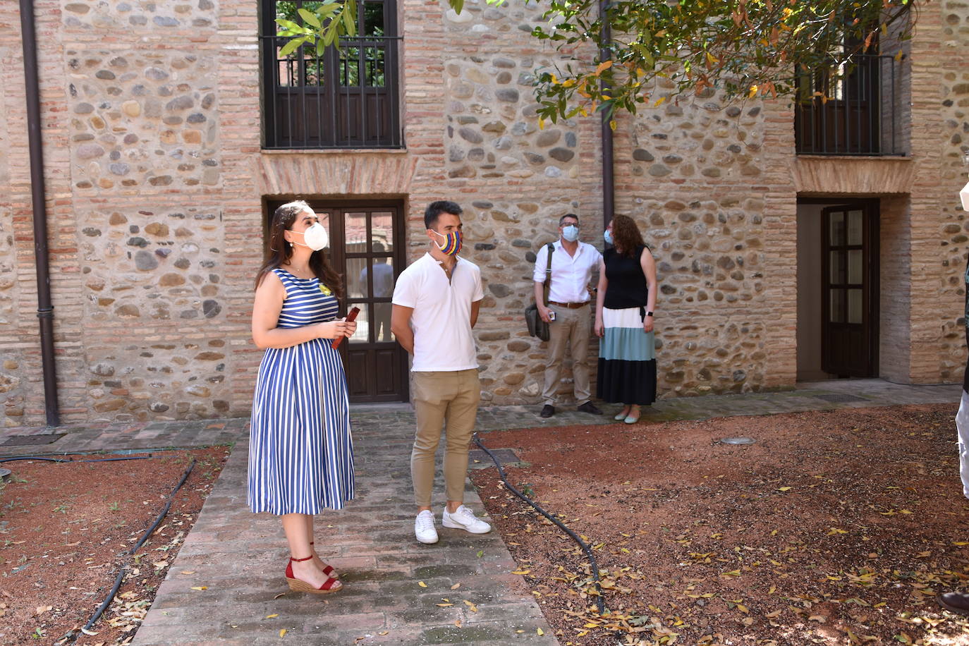 La Casa Carramiñana, en plena zona histórica de Calahorra, en la calle San Andrés, ha sido reformada y adaptada en su totalidad para albergar la oficina técnica de urbanismo y casco antiguo. Incluirá además el traslado al edificio de los responsables de agricultura y medio ambiente.