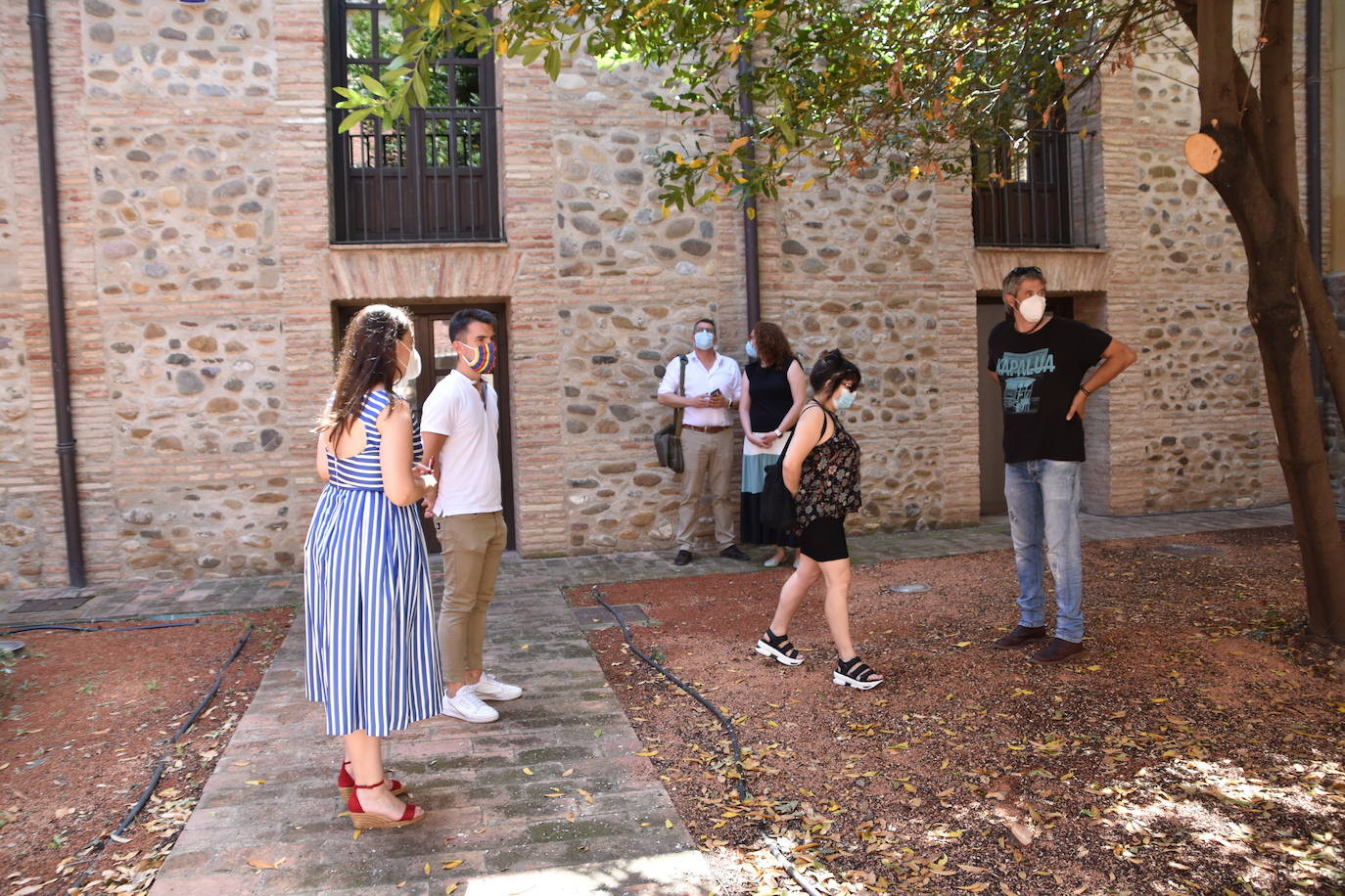 La Casa Carramiñana, en plena zona histórica de Calahorra, en la calle San Andrés, ha sido reformada y adaptada en su totalidad para albergar la oficina técnica de urbanismo y casco antiguo. Incluirá además el traslado al edificio de los responsables de agricultura y medio ambiente.