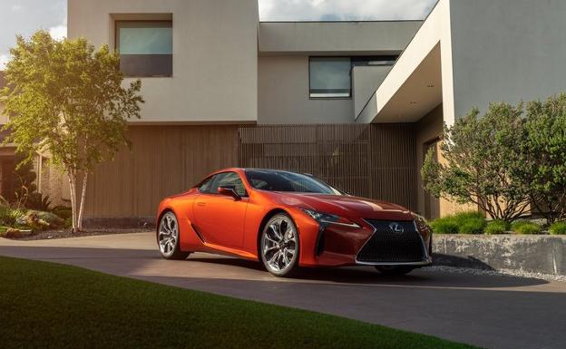 Lexus experimenta con los colores artesanales en el LC 500h