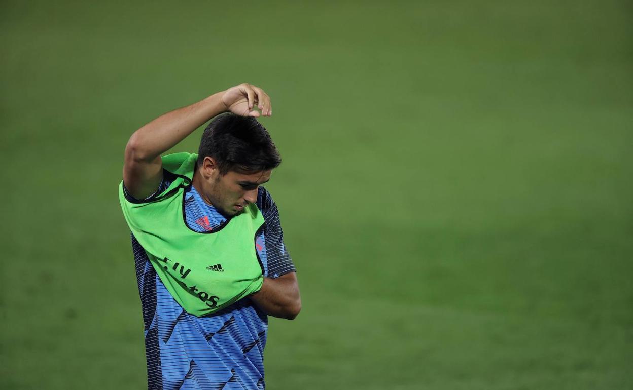 Brahim, antes de saltar al campo para el partido ante el Alavés. 