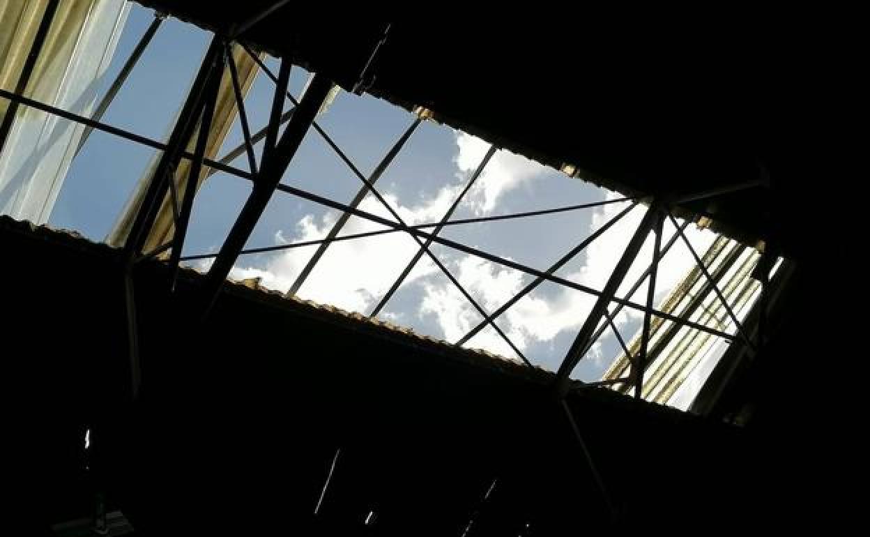 Daños en el polideportivo de Alcanadre. 