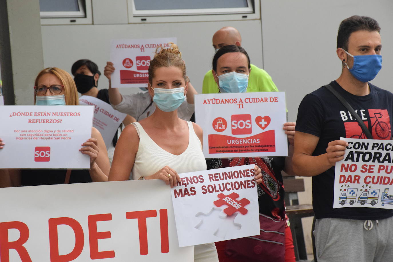 Los sanitarios y trabajadores volvieron a concentrarse este lunes para expresar sus reinvindicaciones