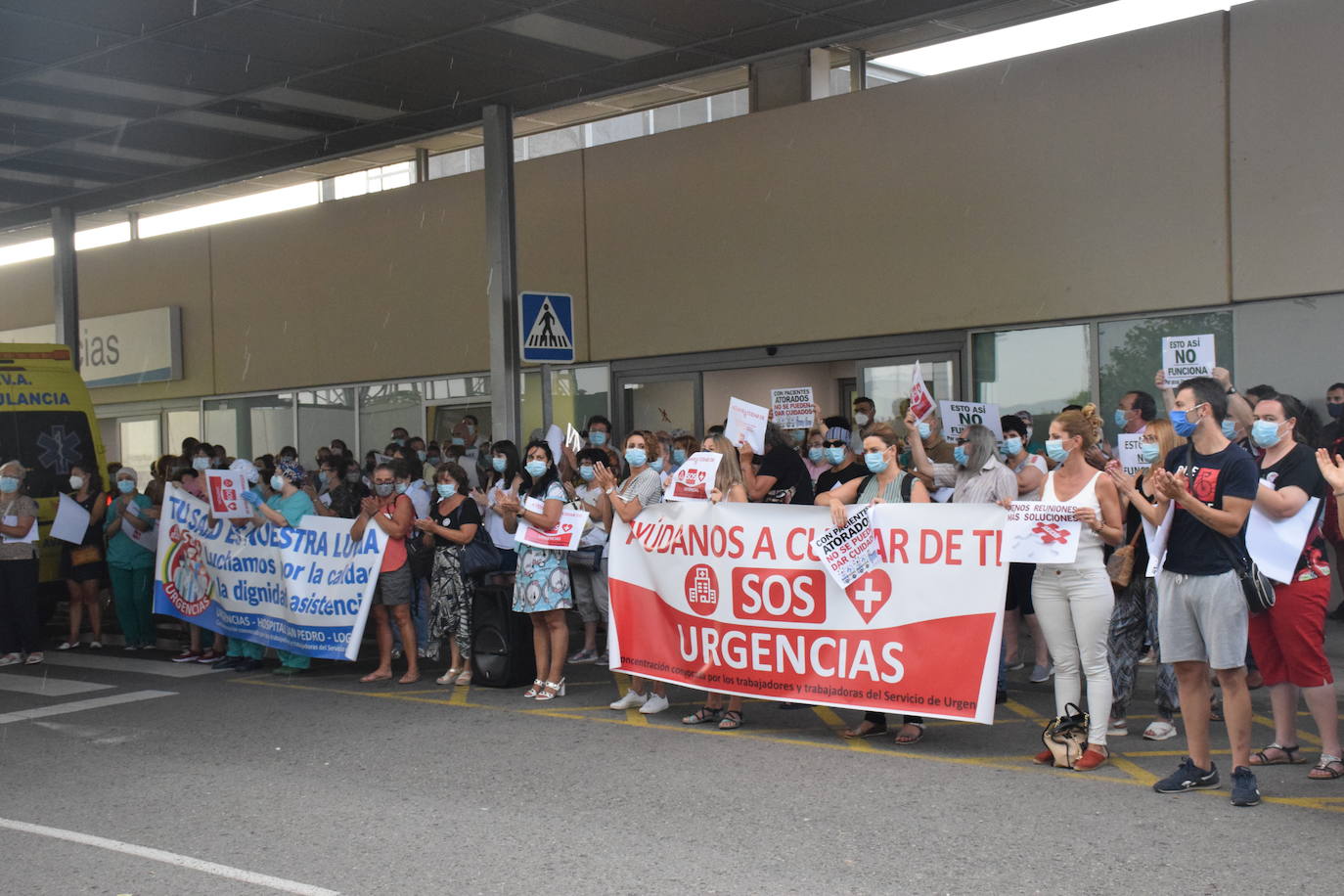 Los sanitarios y trabajadores volvieron a concentrarse este lunes para expresar sus reinvindicaciones