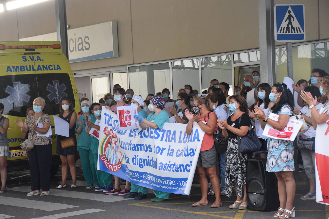 Los sanitarios y trabajadores volvieron a concentrarse este lunes para expresar sus reinvindicaciones
