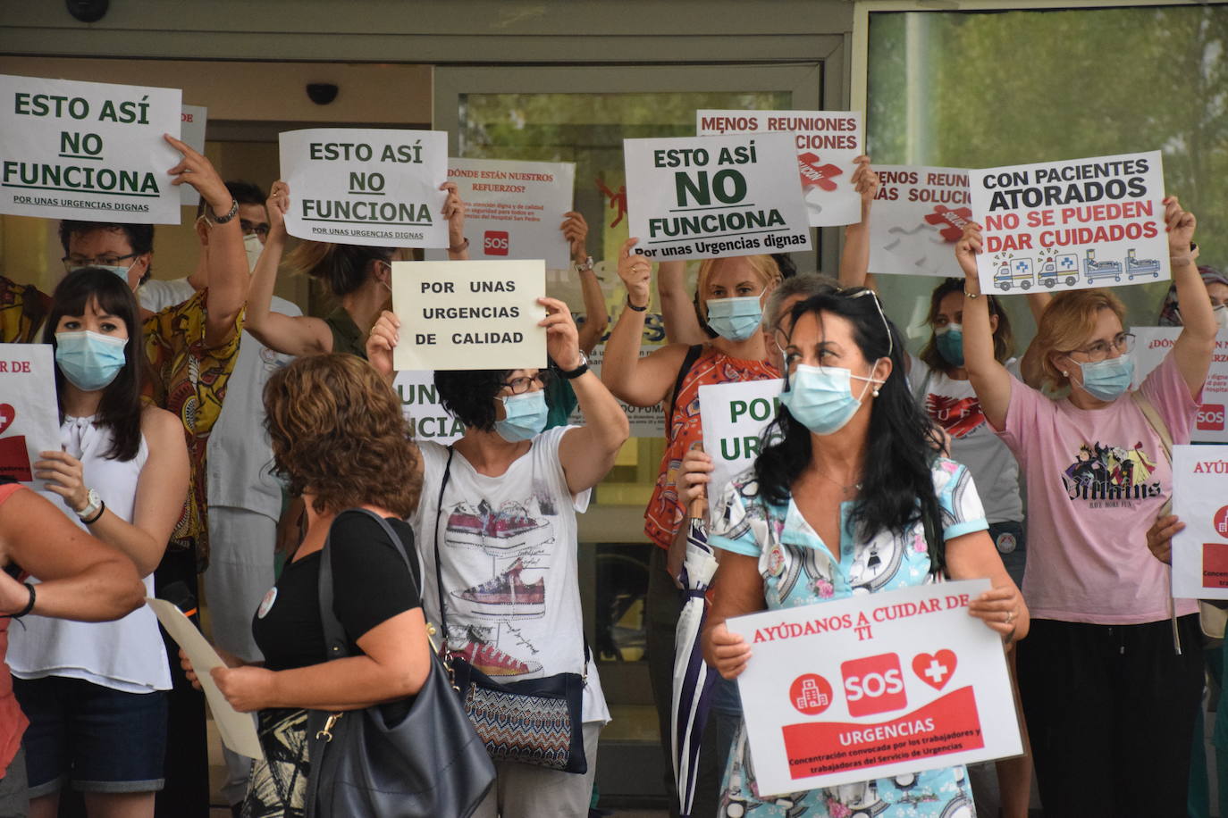 Los sanitarios y trabajadores volvieron a concentrarse este lunes para expresar sus reinvindicaciones