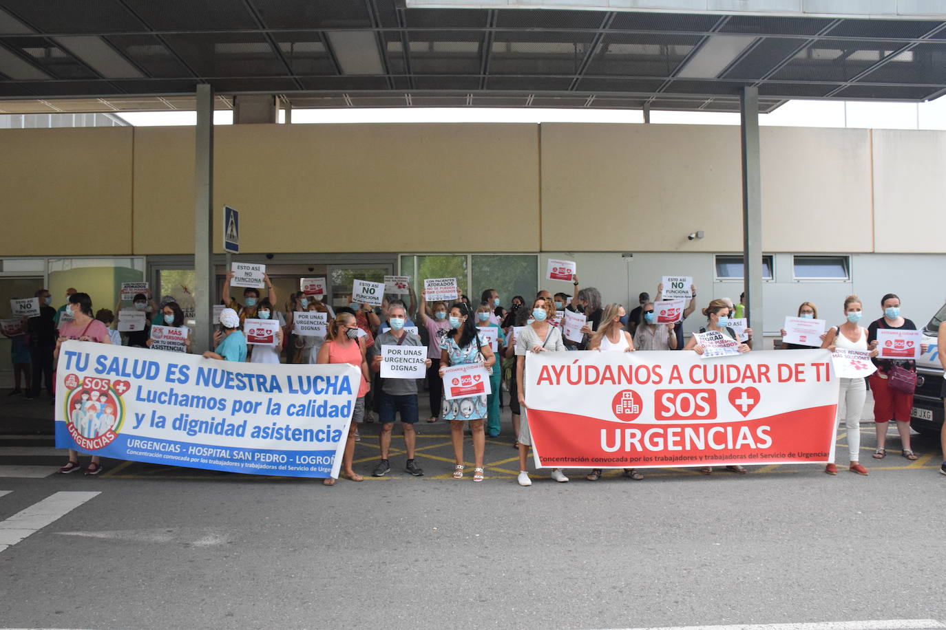 Los sanitarios y trabajadores volvieron a concentrarse este lunes para expresar sus reinvindicaciones