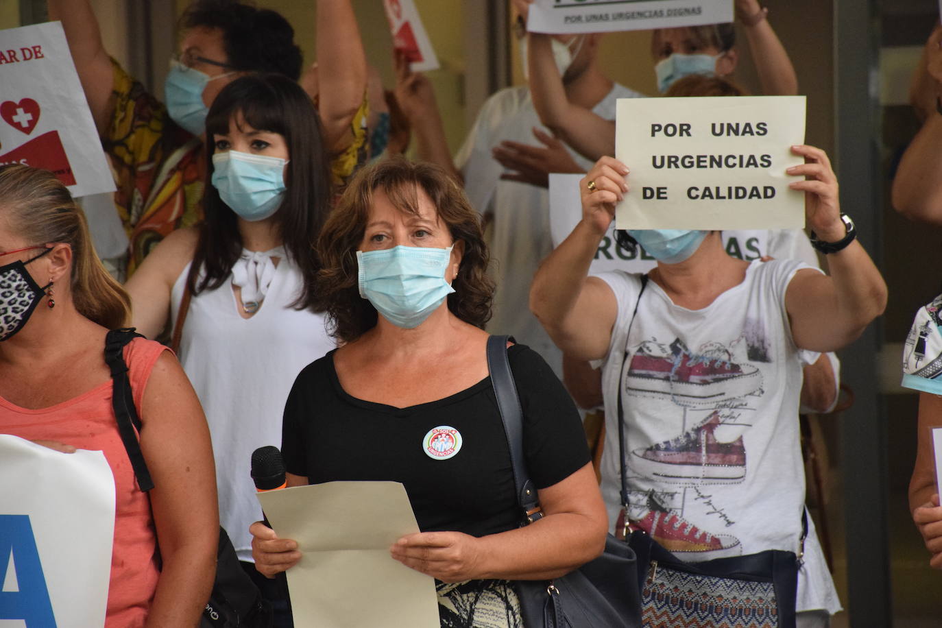Los sanitarios y trabajadores volvieron a concentrarse este lunes para expresar sus reinvindicaciones