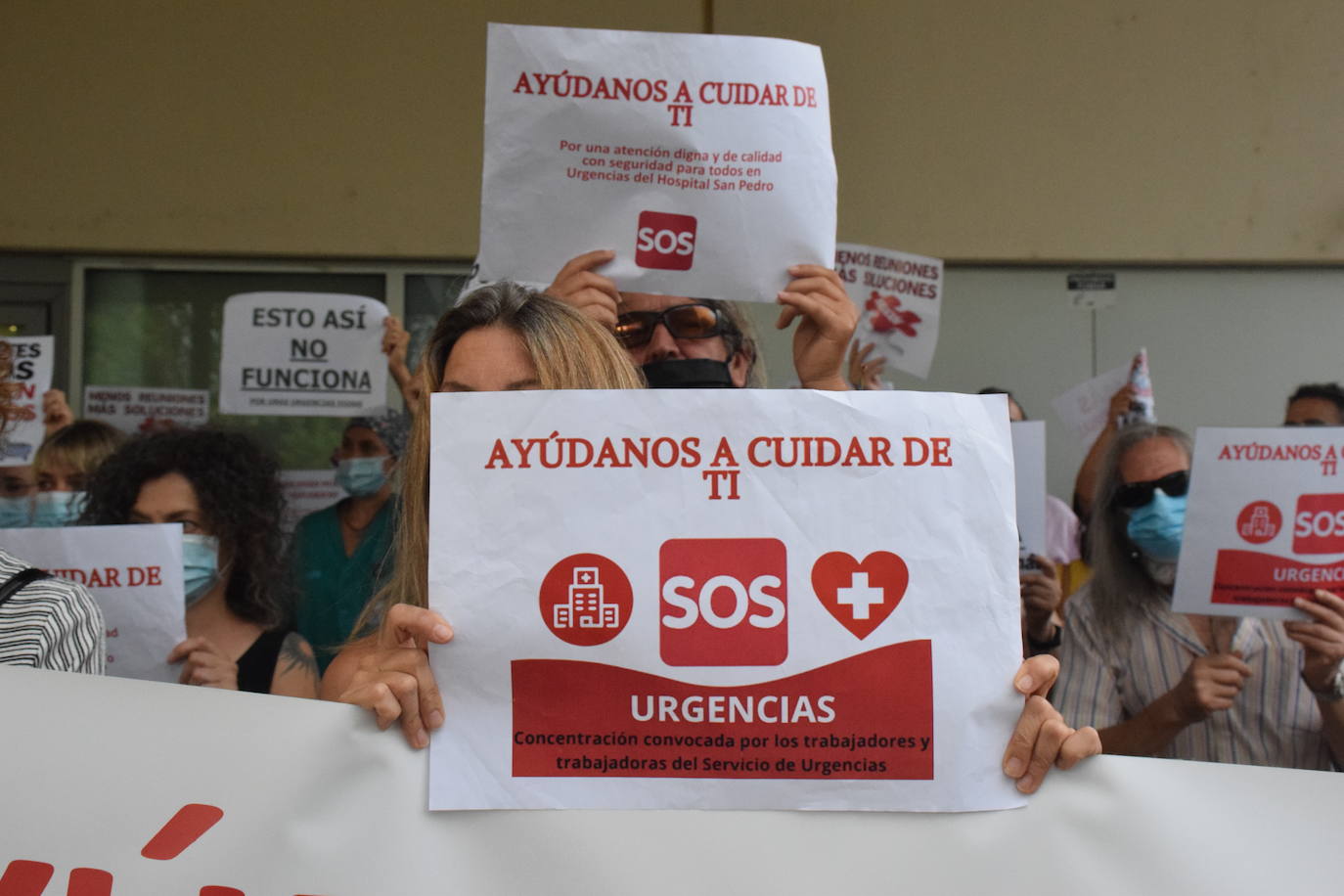 Los sanitarios y trabajadores volvieron a concentrarse este lunes para expresar sus reinvindicaciones