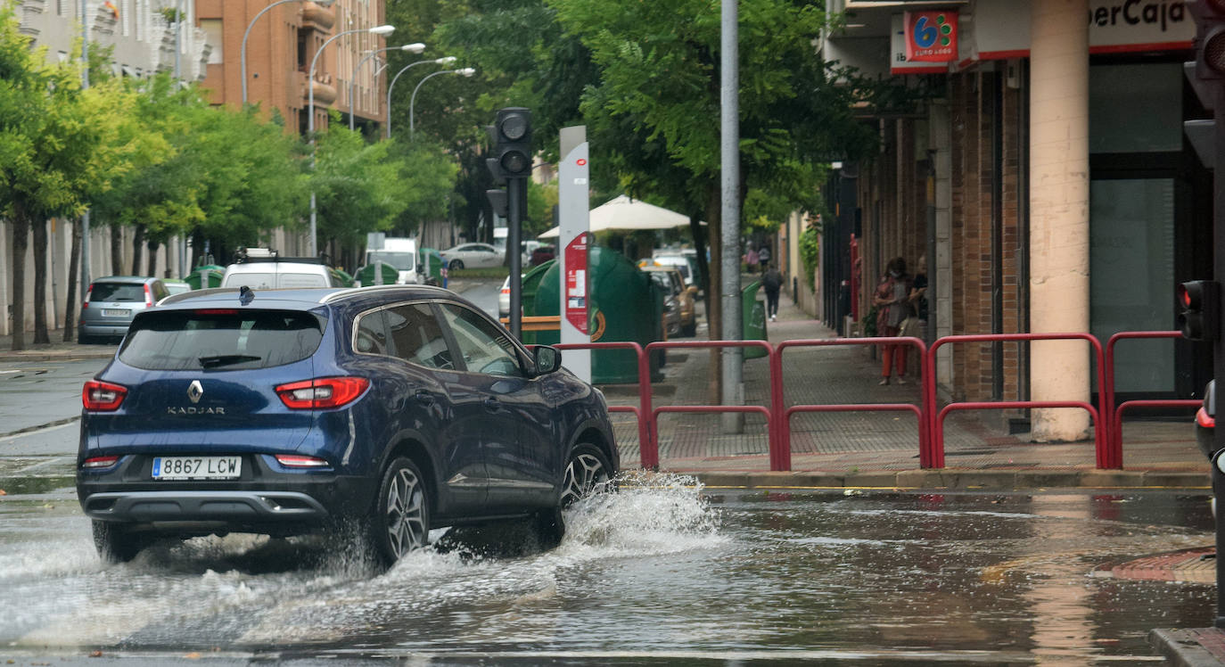 En la capital riojana, hubo lluvia y granizo