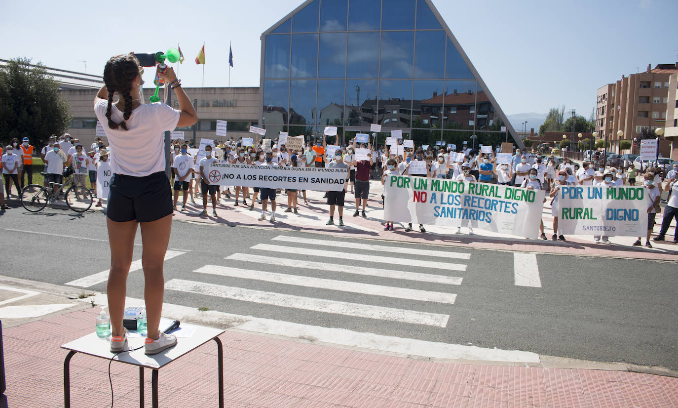 Fotos: Cerca de 300 vecinos protestan por los recortes sanitarios en Santurde, Santurdejo y Pazuengos