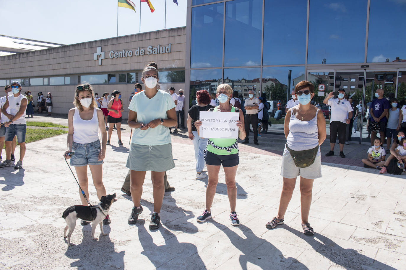 Fotos: Cerca de 300 vecinos protestan por los recortes sanitarios en Santurde, Santurdejo y Pazuengos