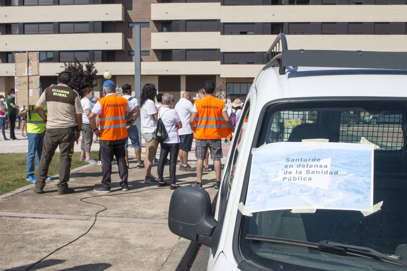 Fotos: Cerca de 300 vecinos protestan por los recortes sanitarios en Santurde, Santurdejo y Pazuengos