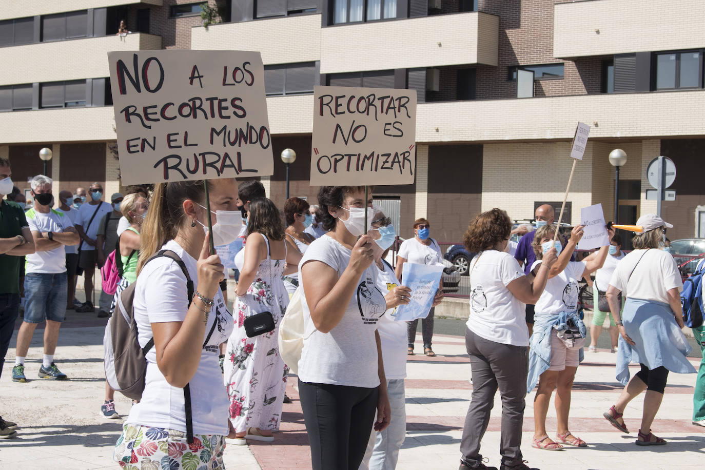 Fotos: Cerca de 300 vecinos protestan por los recortes sanitarios en Santurde, Santurdejo y Pazuengos