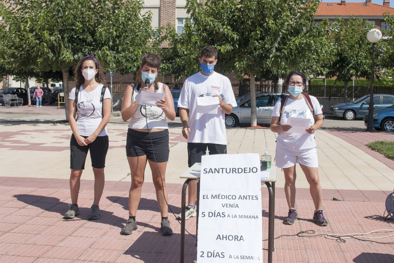 Fotos: Cerca de 300 vecinos protestan por los recortes sanitarios en Santurde, Santurdejo y Pazuengos