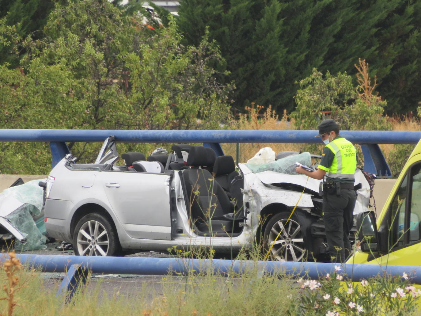 Fotos: Dos fallecidos en un accidente de tráfico en la N-232 en Alfaro