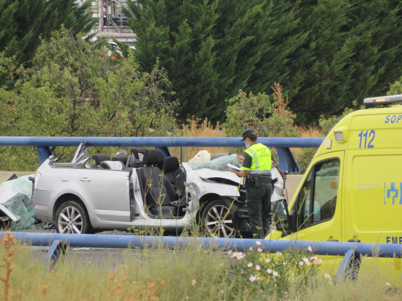 Fotos: Dos fallecidos en un accidente de tráfico en la N-232 en Alfaro